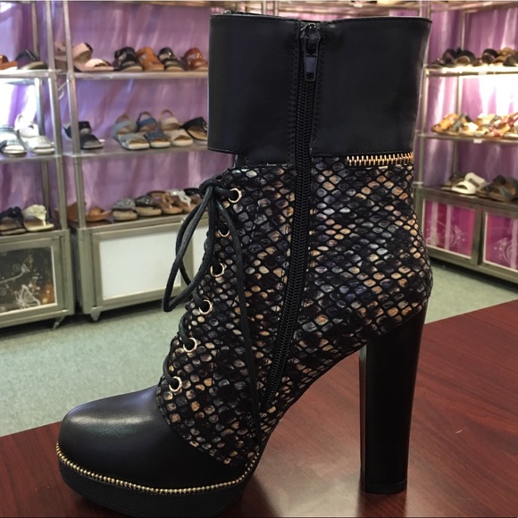 Last 2!  Italina 4” Black Python Snake Bootie - Picture 5 of 7